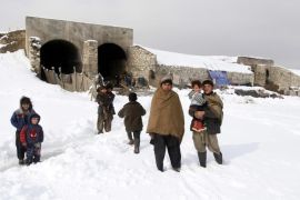 Afghan people stand near their shelter after heavy snowfall in an internally displaced people (IDP) camp on the outskirt of Kabul, Afghanistan, 06 February 2017. At least 135 people were killed across Afghanistan, after heavy snow fall triggered avalanche making life difficult for the people.