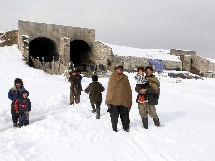Afghan people stand near their shelter after heavy snowfall in an internally displaced people (IDP) camp on the outskirt of Kabul, Afghanistan, 06 February 2017. At least 135 people were killed across Afghanistan, after heavy snow fall triggered avalanche making life difficult for the people.