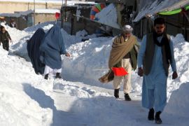 People make their way through a snowy road in Ghazni, Afghanistan, 05 February 2017. Dozens of people were killed across Afghanistan after three days of continued snowfall.