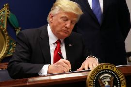 U.S. President Donald Trump signs an executive order to impose tighter vetting of travelers entering the United States, at the Pentagon in Washington, U.S., January 27, 2017. The executive order signed by Trump imposes a four-month travel ban on refugees entering the United States and a 90-day hold on travelers from Syria, Iran and five other Muslim-majority countries. Picture taken January 27, 2017. REUTERS/Carlos Barria