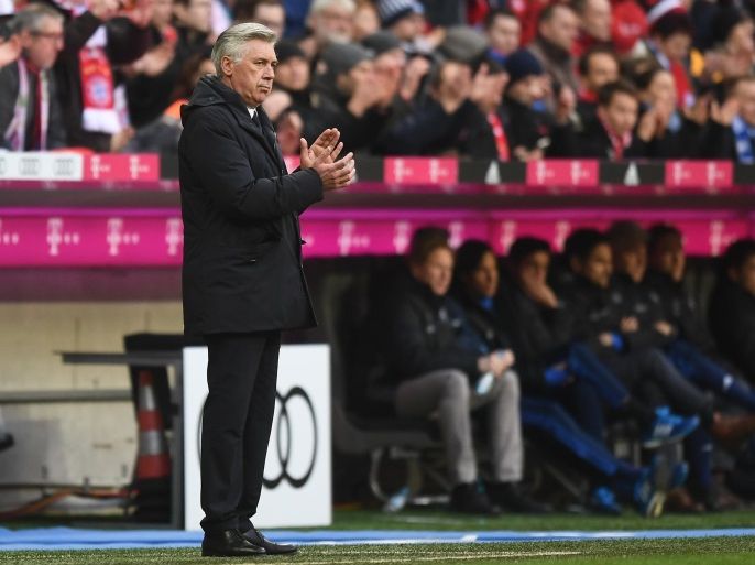 Carlo Ancelotti, head coach of FC Bayern Munich applauds at the sideline during the German Bundesliga soccer match between FC Bayern Munich vs Hamburger SV in Munich, Germany, 25 February 2017. EPA/LENNART PREISS (EMBARGO CONDITIONS - ATTENTION: Due to the accreditation guidlines, the DFL only permits the publication and utilisation of up to 15 pictures per match on the internet and in online media during the match.)