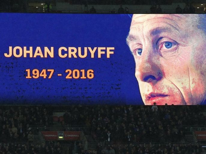 Football Soccer - England v Netherlands - International Friendly - Wembley Stadium, London, England - 29/3/16 General view as a minutes applause is held in the 14th minute of the match in honour of Johan Cruyff Action Images via Reuters / Andrew Couldridge Livepic EDITORIAL USE ONLY.