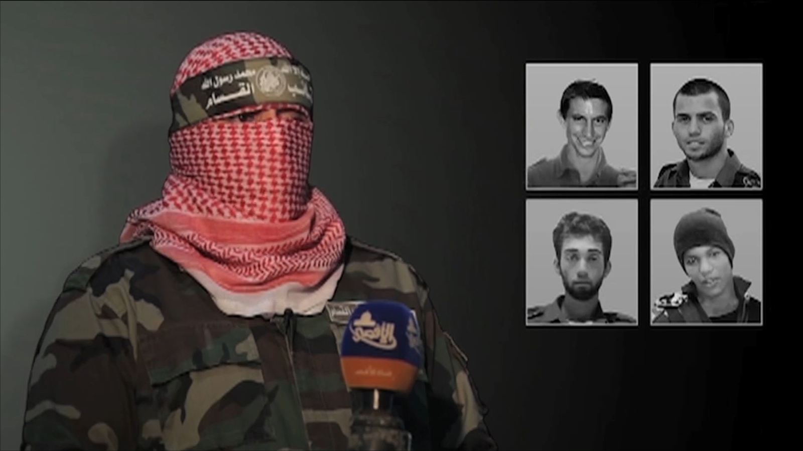 صورة من تسجيل فيديو سبق أن بثته كتائب القسام عن أسرى الاحتلال في غزة (الجزيرة)