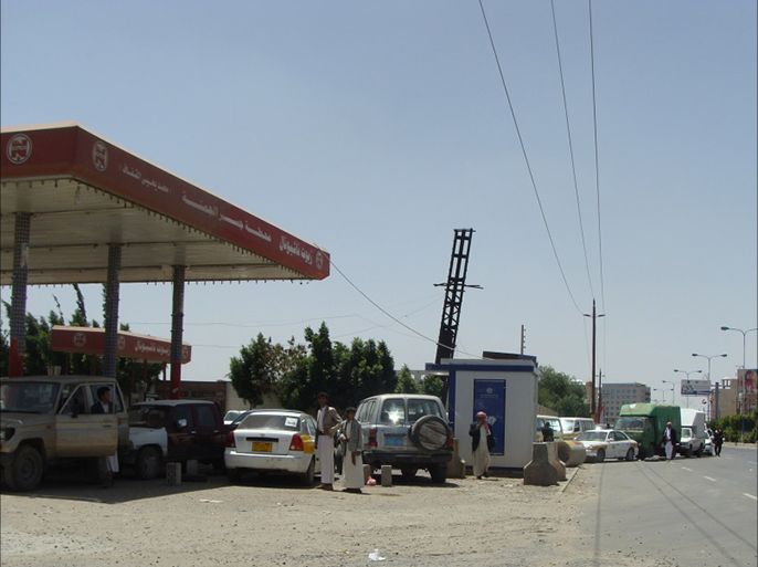 حكومة الانقلاب بصنعاء تقر زيادة في أسعار الوقود