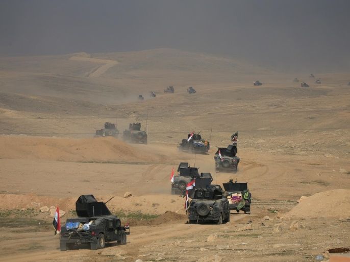 Counter-terrorism service (CTS) troops advance towards Ghozlani military complex, south of Mosul, Iraq February 23, 2017. REUTERS/Alaa Al-Marjani