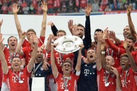 Captain Philipp Lahm celebrates with his team and the championship trophy at the German Bundesliga soccer match between FC Bayern Munich and Hanover 96 at Allianz Arena in Munich, Germany, 14 May 2016. (EMBARGO CONDITIONS - ATTENTION: Due to the accreditation guidlines, the DFL only permits the publication and utilisation of up to 15 pictures per match on the internet and in online media during the match.)