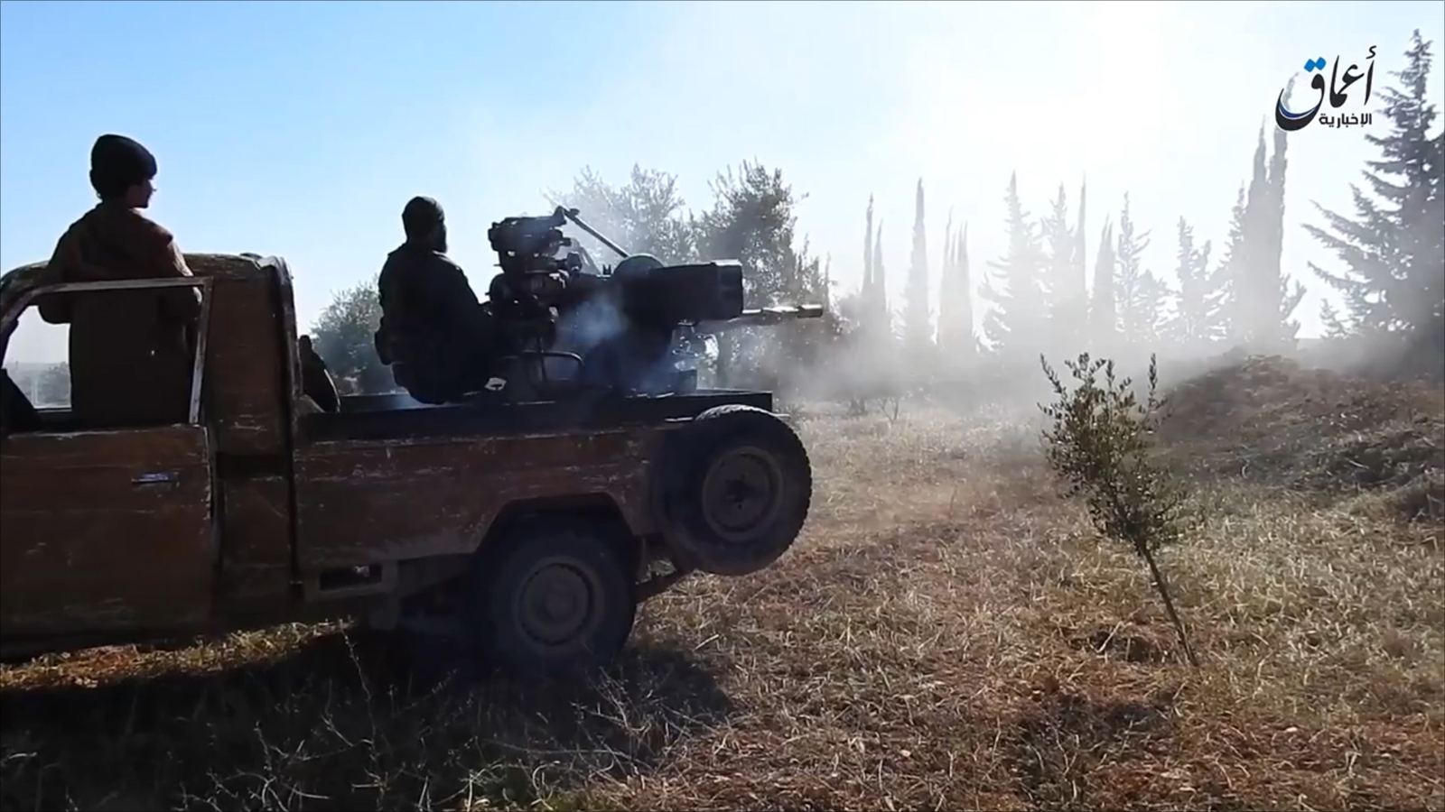 مقاتلان من تنظيم الدولة أثناء معارك الباب (ناشطون)