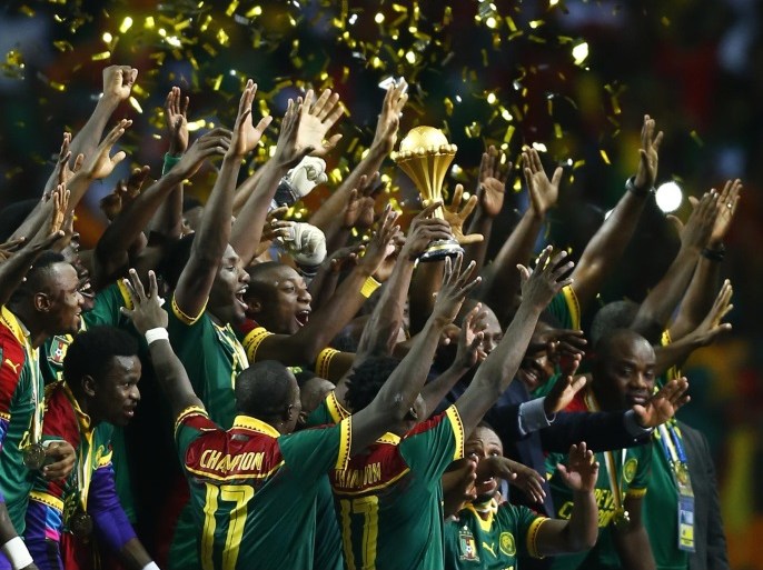 Football Soccer - African Cup of Nations - Final - Egypt v Cameroon - Stade d'Angondjé - Libreville, Gabon - 5/2/17 Cameroon celebrate with the trophy after winning the African Cup of Nations Reuters / Amr Abdallah Dalsh Livepic