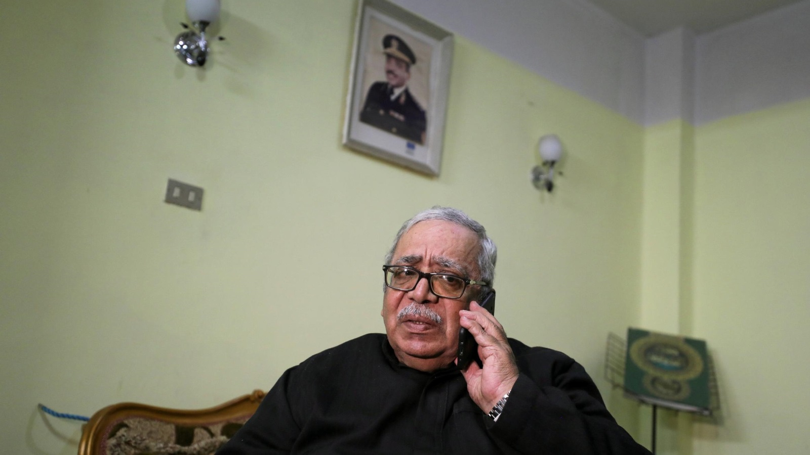 ‪رضا الحماحمي يؤكد أن نجله عبد الله بريء من هجوم اللوفر‬  (رويترز)