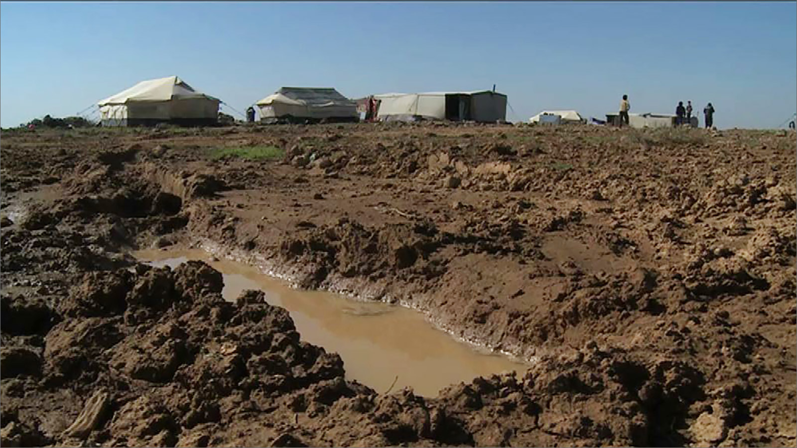 ‪مخيم عشوائي يقطنه لاجئون سوريون في محافظة المفرق الأردنية‬ (الجزيرة)