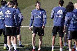 Real Madrid's Welsh midfielder Gareth Bale (C) takes part in a training session at Valdebebas sport facilities in Madrid, Spain, 17 February 2017. Real Madrid will face Espanyol in a Spanish Primera Division league soccer match on 18 February