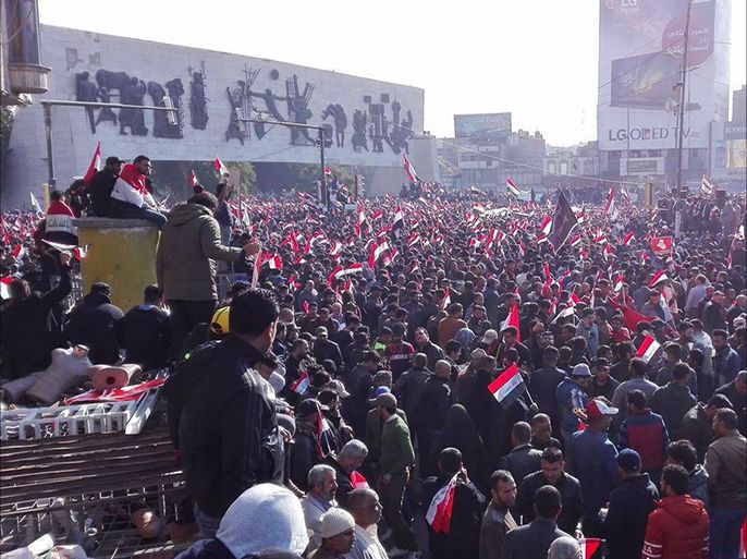 الالاف من انصار الصدر وسط العاصمة بغداد، للمشاركة بتظاهرة دعا لها زعيمهم