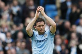 Football - Manchester City v Southampton - Barclays Premier League - Etihad Stadium - 24/5/15 Manchester City's Frank Lampard applauds fans as he is substituted Reuters / Phil Noble Livepic EDITORIAL USE ONLY. No use with unauthorized audio, video, data, fixture lists, club/league logos or "live" services. Online in-match use limited to 45 images, no video emulation. No use in betting, games or single club/league/player publications. Please contact your account representative for further details.