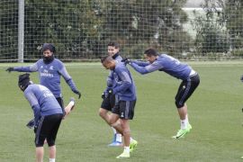 Real Madrid's Portuguese forward Cristiano Ronaldo (3-R) shares a light moment with his teammates Brazilian defender Danilo (C, front) and Colombian midfielder James Rodriguez (C, behind) as they take part in a training session at Valdebebas sport complex, in Madrid, Spain, 04 February 2017. The team prepares its upcoming Spanish Primera Division soccer match against Celta Vigo at Balaidos Stadium, in Vigo, northwestern Spain, on 05 February 2017.