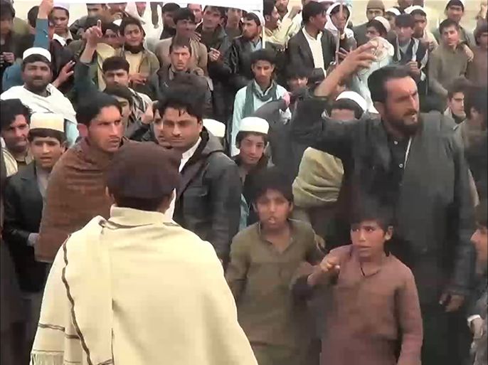 شهدت ولاية ننغرهار شرقي أفغانستان مظاهرات للتنديد بقرار باكستان إغلاق حدودها المشتركة بين البلدين،