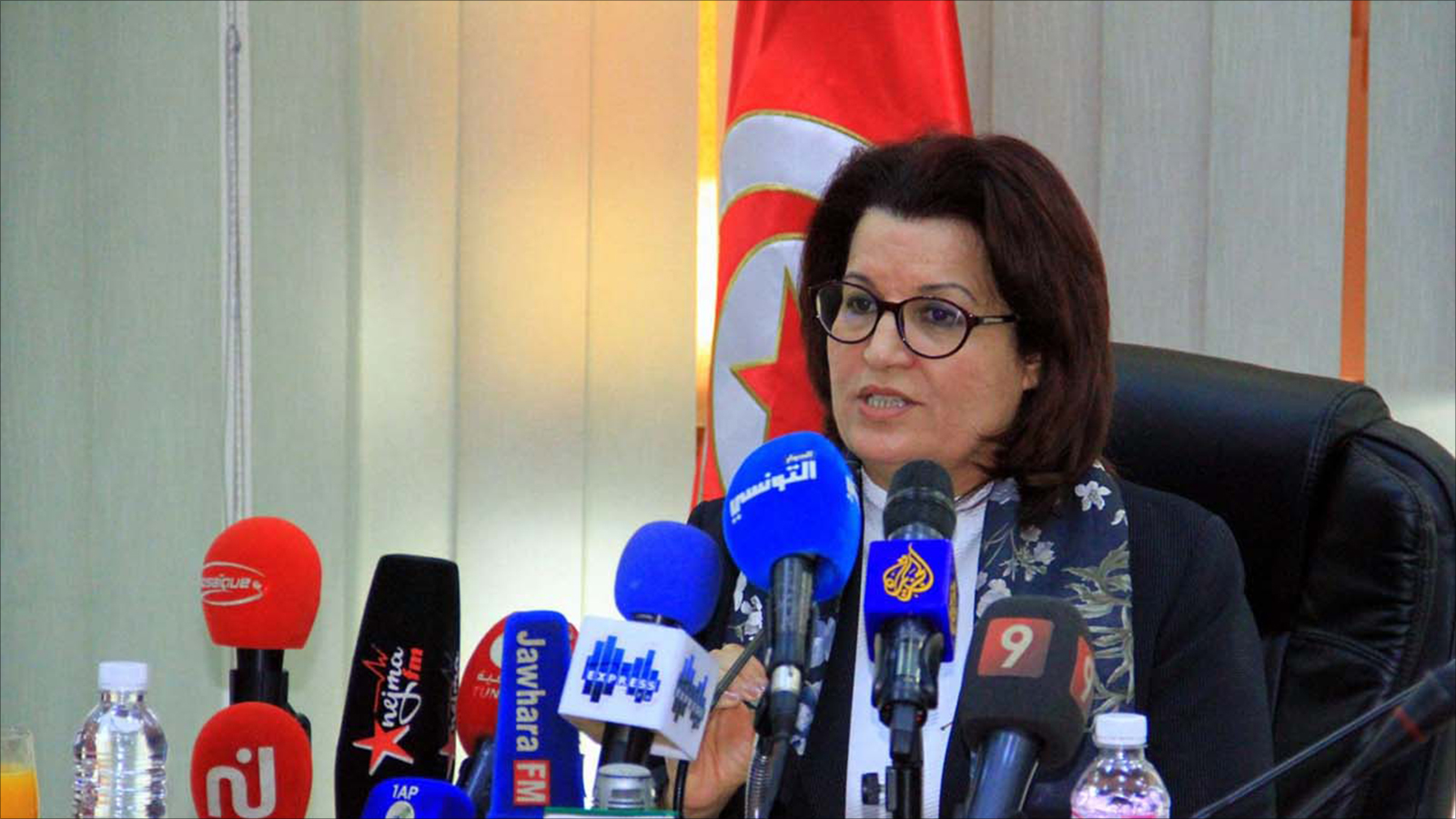‪وزيرة الصحة سميرة مرعي تدافع عن سمعة الطب في تونس‬ (الجزيرة)