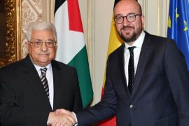 جدد الرئيس محمود عباس، اليوم الخميس، تهديده باللجوء إلى المحاكم الدولية لمواجهة قانون الاستيطان الإسرائيلي الأخير. جاء ذلك في مؤتمر صحفي مشترك مع رئيس الوزراء البلجيكي شارل ميشيل، في بروكسل.