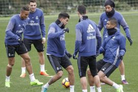Real Madrid's players Danilo (from left), Mateo Kovacic, Pepe, Cristiano Ronaldo, Casemiro and Fabio Coentrao (behind) take part in a training session at Valdebebas sport complex, in Madrid, Spain, 04 February 2017. The team prepares its upcoming Spanish Primera Division soccer match against Celta Vigo at Balaidos Stadium, in Vigo, northwestern Spain, on 05 February 2017.
