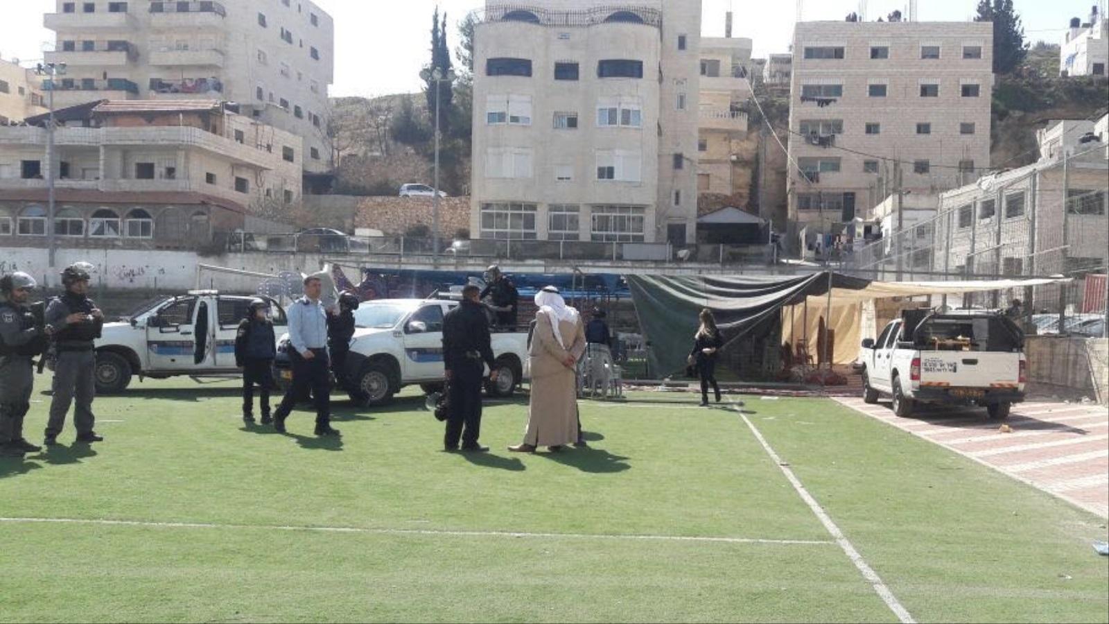 الاحتلال أزال مظاهر استقبال الأسير محمد زيدان في بلدة العيسوية بالقدس (الجزيرة)