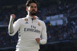 Real Madrid's midfielder Isco (C) celebrates the opening goal against Granada during a Spanish Primera Division League's soccer match between Real Madrid and Granada at the Santiago Bernabeu stadium in Madrid, Spain, 07 January 2017.