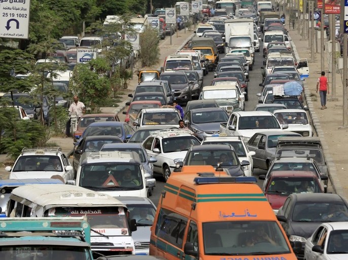 Motorists stuck in a traffic jam on the outskirts of Cairo, Egypt, September 10, 2015. REUTERS/Amr Abdallah Dalsh