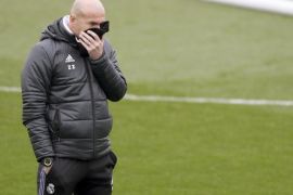 Real Madrid's French head coach Zinedine Zidane during a training session at Valdebebas sports complex in Madrid, Spain, 10 February 2017. Real Madrid will face Osasuna in a Spanish Primera Division soccer match on 11 February.