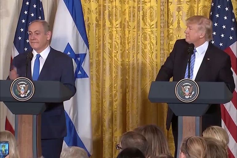 ترمب خلال مؤتمر صحفي مع رئيس الوزراء الإسرائيلي ينبامين نتنياهو
