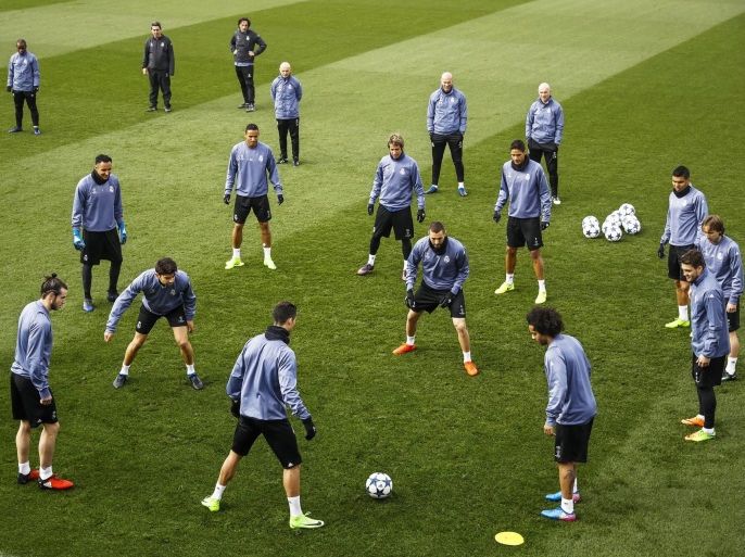 Real Madrid players perform during their team's training session at Valdebebas sports complex in Madrid, Spain, 14 February 2017. Real Madrid will face SSC Napoli in the UEFA Champions League round of 16, first leg soccer match on 15 February 2017.