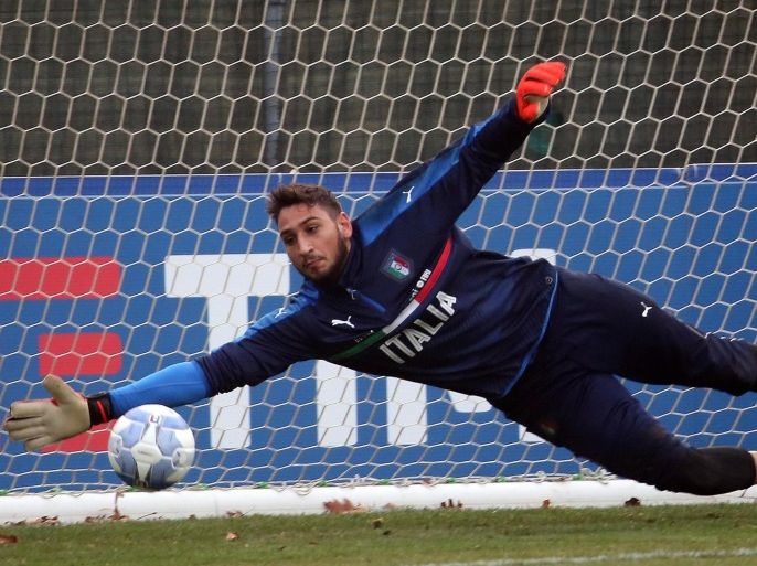 Gianluigi Donnarumma during Italy national soccer team's training session at Milanello Center in Carnago, Varese, Italy, Nov. 13, 2016. Italy will play an international friendly soccer match against Germany on 15 November 2016 at Meazza Stadium in Milan.