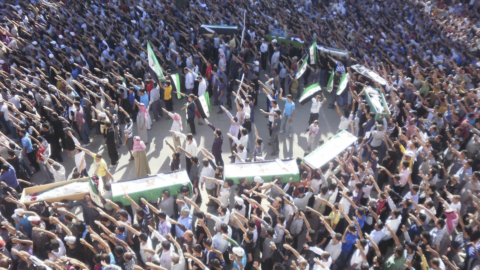 خرجت أول مظاهرة في دمشق في ١٥ مارس (آذار)، ثم انفجرت بكليتها في ١٨ مارس (آذار) بـ 