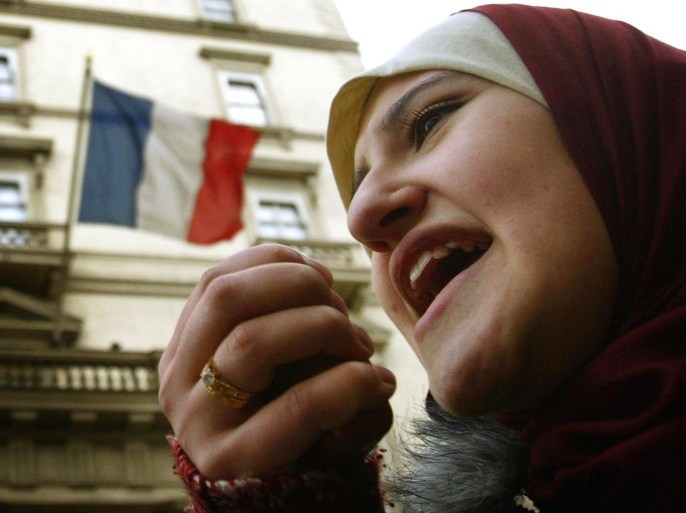 LONDON - JANUARY 17: Muslim women demonstrate outside the French Embassy on January 17, 2003 in London. Thousands of Muslim's took to the streets in London and Edinburgh to demonstrate against the French government's ban on religious apparel. (Photo by Bruno Vincent/Getty Images)