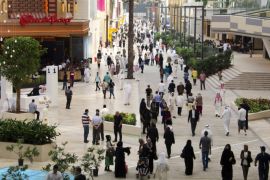 People walk during the opening of a new annex to Avenues Mall, the largest shopping mall in Kuwait November 5, 2012. Picture taken November 5. REUTERS/Stephanie Mcgehee (KUWAIT - Tags: BUSINESS)