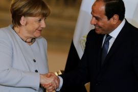 Egypt's President Abdel Fattah al-Sisi and German Chancellor Angela Merkel shake hands following a news conference at the El-Thadiya presidential palace in Cairo, Egypt, March 2, 2017. REUTERS/Amr Abdallah Dalsh TPX IMAGES OF THE DAY