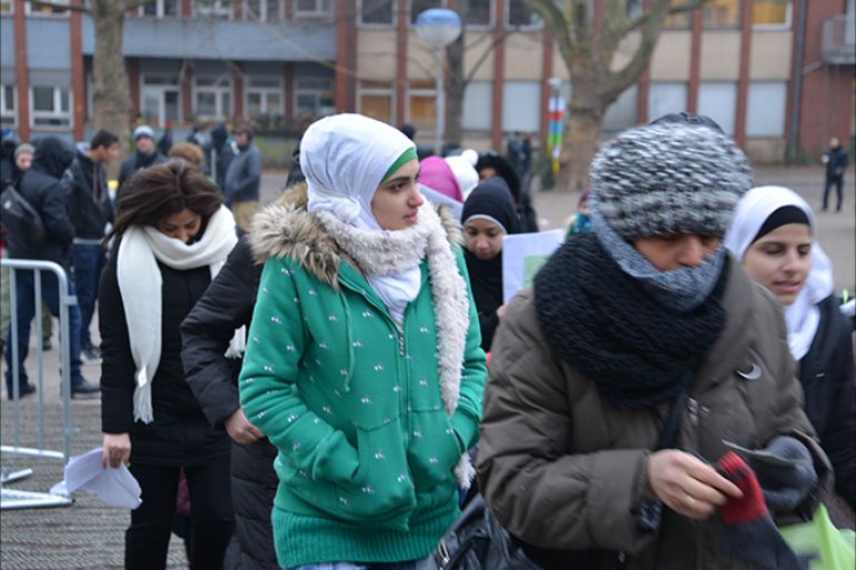 اجئات بمركز لاغيزو لاستقبال وتسجيل اللاجئين بالعاصمة الألمانية برلين . المصدر : الجزيرة نت ( عدسة : خالد شمت )