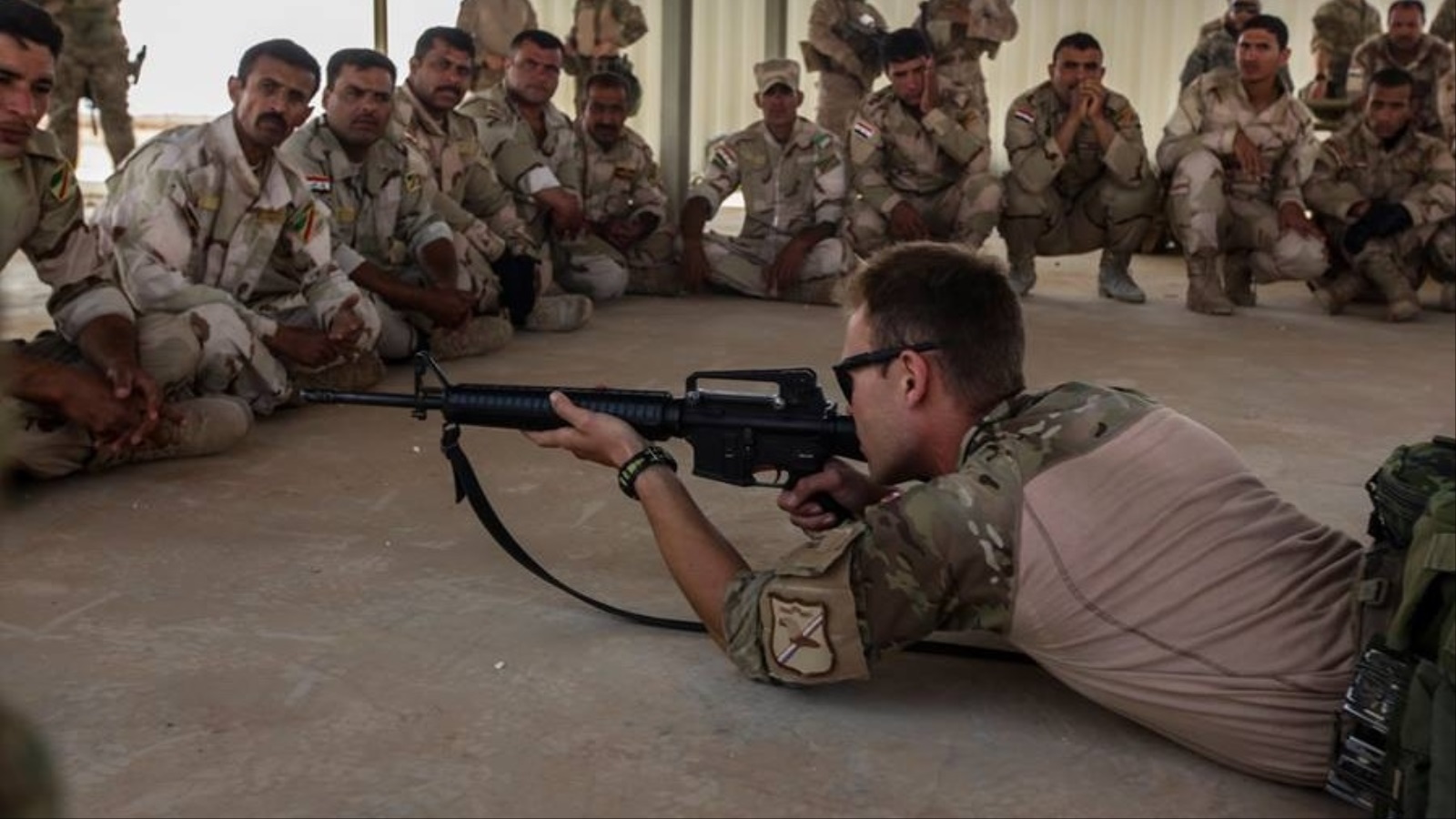 ‪تدريب المستشارين الأميركيين الموزعين على معسكرات عديدة للقوات العراقية لمواجهة تنظيم الدولة‬ (الجزيرة-أرشيف)