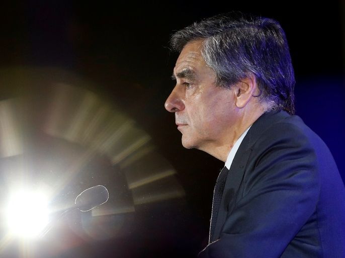 Francois Fillon, former French prime minister, member of the Republicans political party and 2017 presidential election candidate of the French centre-right, attends a political rally in Nimes, France March 2, 2017. REUTERS/Jean-Paul Pelissier
