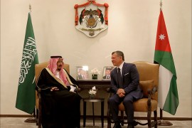 epa05873838 A handout photo made available by Jordanian Royal Palace shows Jordan King Abdullah II (R) meeting with Saudi Arabia's King Salman bin Abdulaziz Al Saud at Marka military airport in Amman, Jordan, 27 March 2017. King Salman arrived in Jordan to attend the summit of Arab leaders scheduled on 29 March. EPA/YOUSEF ALLAN HANDOUT HANDOUT EDITORIAL USE ONLY/NO SALES