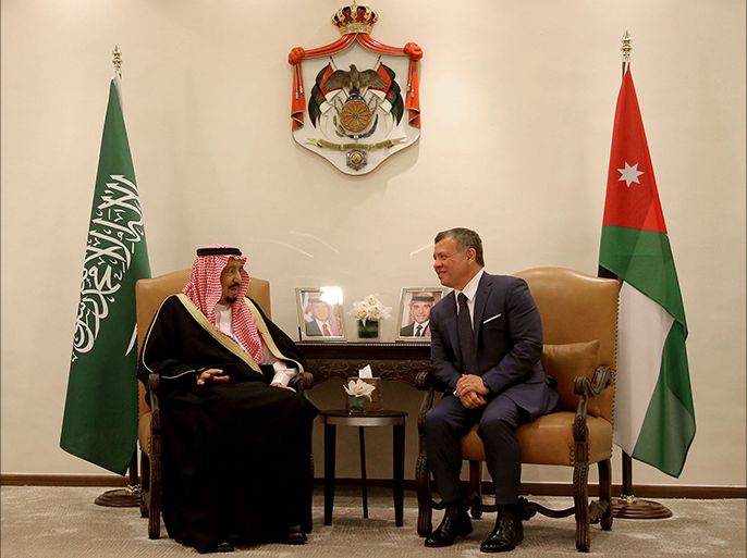 epa05873838 A handout photo made available by Jordanian Royal Palace shows Jordan King Abdullah II (R) meeting with Saudi Arabia's King Salman bin Abdulaziz Al Saud at Marka military airport in Amman, Jordan, 27 March 2017. King Salman arrived in Jordan to attend the summit of Arab leaders scheduled on 29 March. EPA/YOUSEF ALLAN HANDOUT HANDOUT EDITORIAL USE ONLY/NO SALES