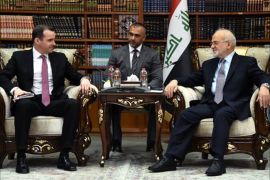 وزير الخارجية العراقي إبراهيم الجعفري (يمين) في لقاء مع بيرت ماكورك المبعوث الخاص للرئيس الأميركي المصدر: موقع وزارة الخارجية العراقية