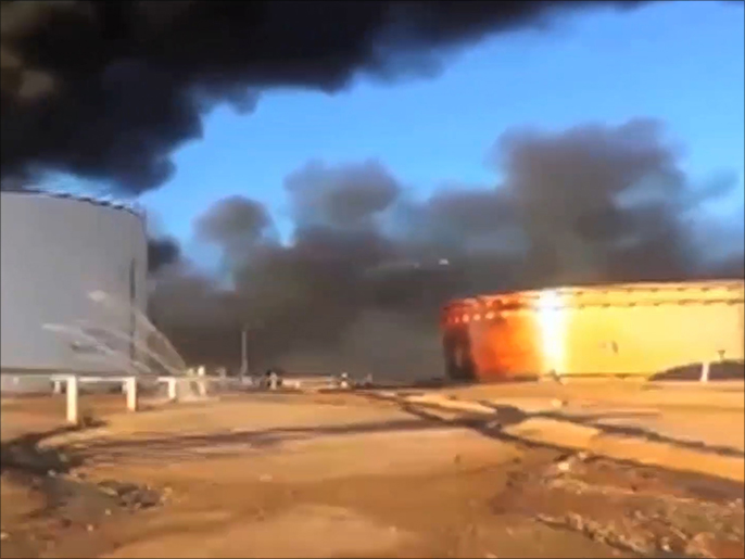 ‪سرايا الدفاع عن بنغازي تراجعت في الهلال النفطي‬ سرايا الدفاع عن بنغازي تراجعت في الهلال النفطي (الجزيرة)