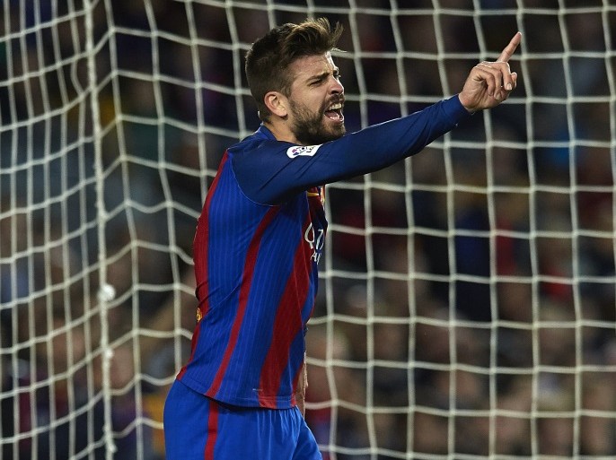 BARCELONA, SPAIN - NOVEMBER 19: Gerard Pique of Barcelona reacts during the La Liga match between FC Barcelona and Malaga CF at Camp Nou stadium on November 19, 2016 in Barcelona, Spain. (Photo by Manuel Queimadelos Alonso/Getty Images)