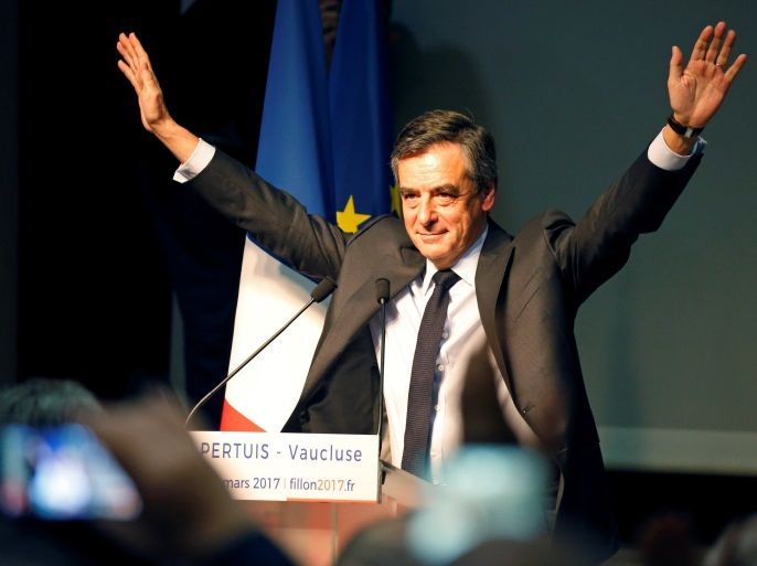 Francois Fillon, former French prime minister, member of the Republicans political party and 2017 presidential election candidate of the French centre-right, waves at supporters during a campaign rally in Pertuis, France, March 15, 2017. REUTERS/Charles Platiau