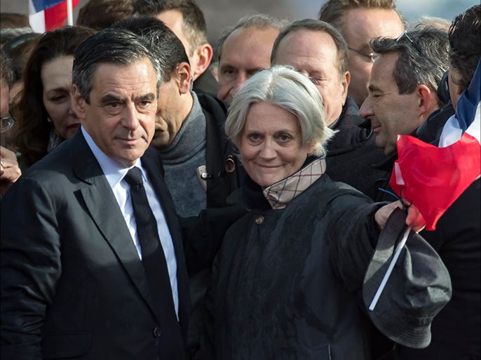 epa05831556 'Les Republicains' party candidate for the 2017 French presidential elections, Francois Fillon (L) flanked by his wife Penelope (R) acknowledge cheers from the crowd after his speech during a meeting organized to support him on the Place du Trocadero in Paris, France, 05 March 2017. For the past few days, the candidate has seen most of his supporters leaving as he is under justice scrutiny. France holds the first round of the 2017 presidential elections on 23 April 2017. EPA/IAN LANGSDON
