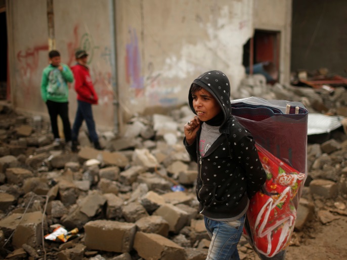 ‪الأطفال في الموصل عاشوا أهوال الحرب والنزوح‬ الأطفال في الموصل عاشوا أهوال الحرب والنزوح (رويترز)