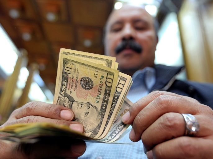 A man counts U.S dollars at a money exchange office in central Cairo, Egypt, December 27, 2016. Picture taken December 27, 2016. REUTERS/Mohamed Abd El Ghany