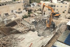آليات تابعة لبلدية الاحتلال في #القدس تهدم منزل قيد الإنشاء للمواطن مجدي مصطفى