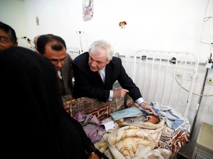 United Nations Under-Secretary-General for Humanitarian Affairs Stephen O'Brien (R) speaks to the mother of a malnourished child at a malnutrition treatment center in Sanaa, Yemen March 2, 2017. REUTERS/Khaled Abdullah