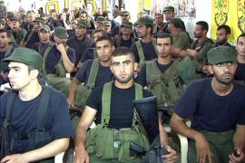 مقاتلون من حركة فتح في مخيم عين الحلوة بجنوب لبنان - ارشيف الجزيرة نت
