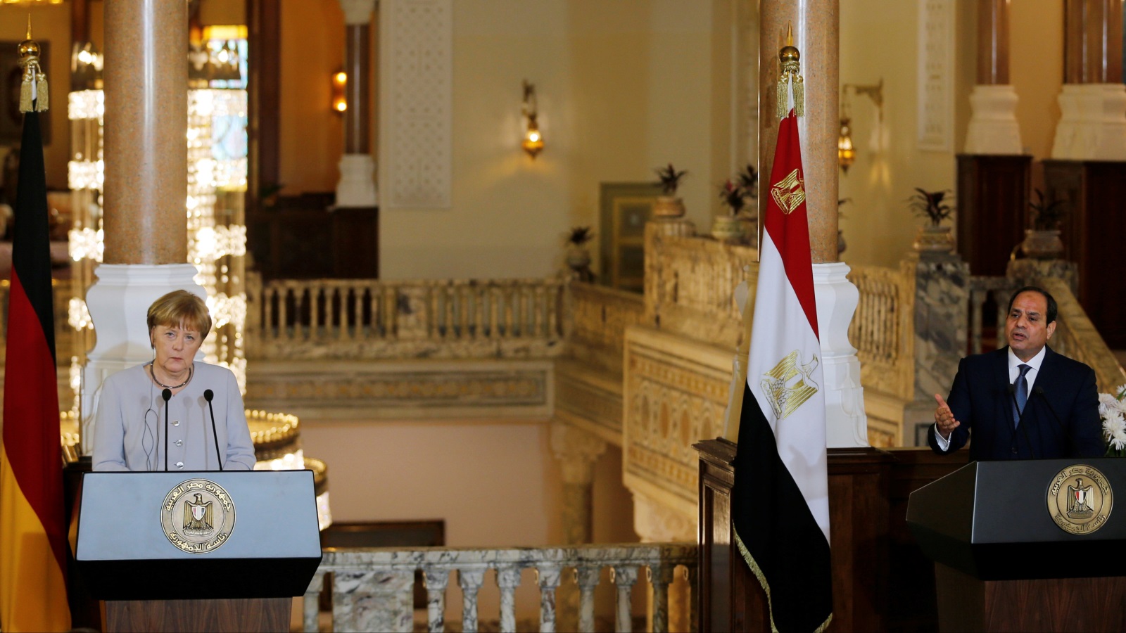 المستشارة الألمانية أنجيلا ميركل والرئيس المصري عبد الفتاح السيسي خلال اجتماع في القاهرة، مارس/آذار 2017