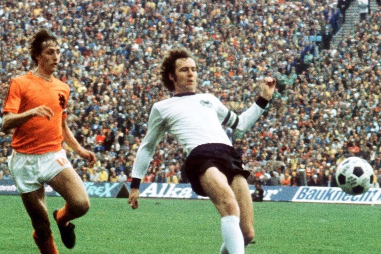 epa05228906 (FILE) A file picture dated 07 July 1974 of Germany's Franz Beckenbauer (R) in action against Johan Cruyff (L) of the Netherlands during the FIFA 1974 World Cup final soccer match between Germany and the Netherlands in Munich, Germany. Johan Cruyff died of cancer at the age of 68, his official website announced on 24 March 2016. EPA/STAFF